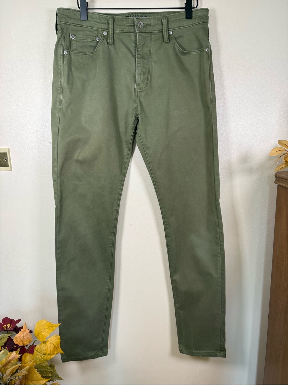 Dockers Alpha Khaki Supreme Flex Slim Fit Men’s 30x32 Olive Green Chino Pants
